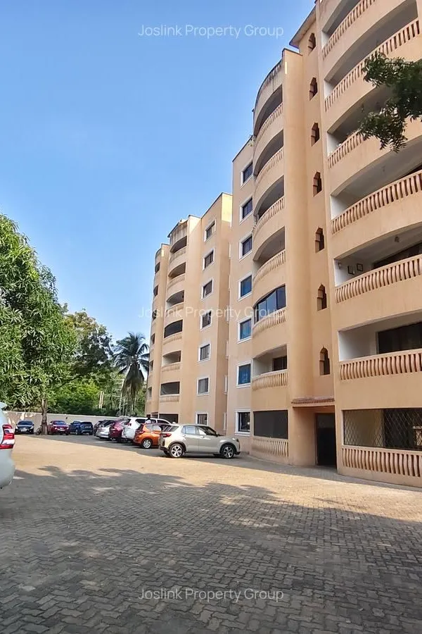 3 Bed Apartment with En Suite at Greenwood Drive
